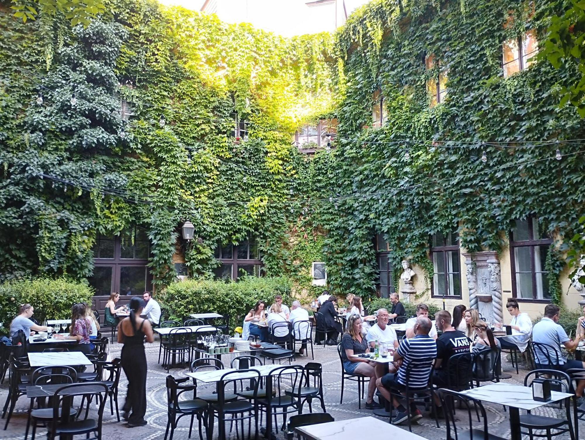 Free Parking Garage! Downtown Apartment Close To New York Cafe Budapest Luaran gambar