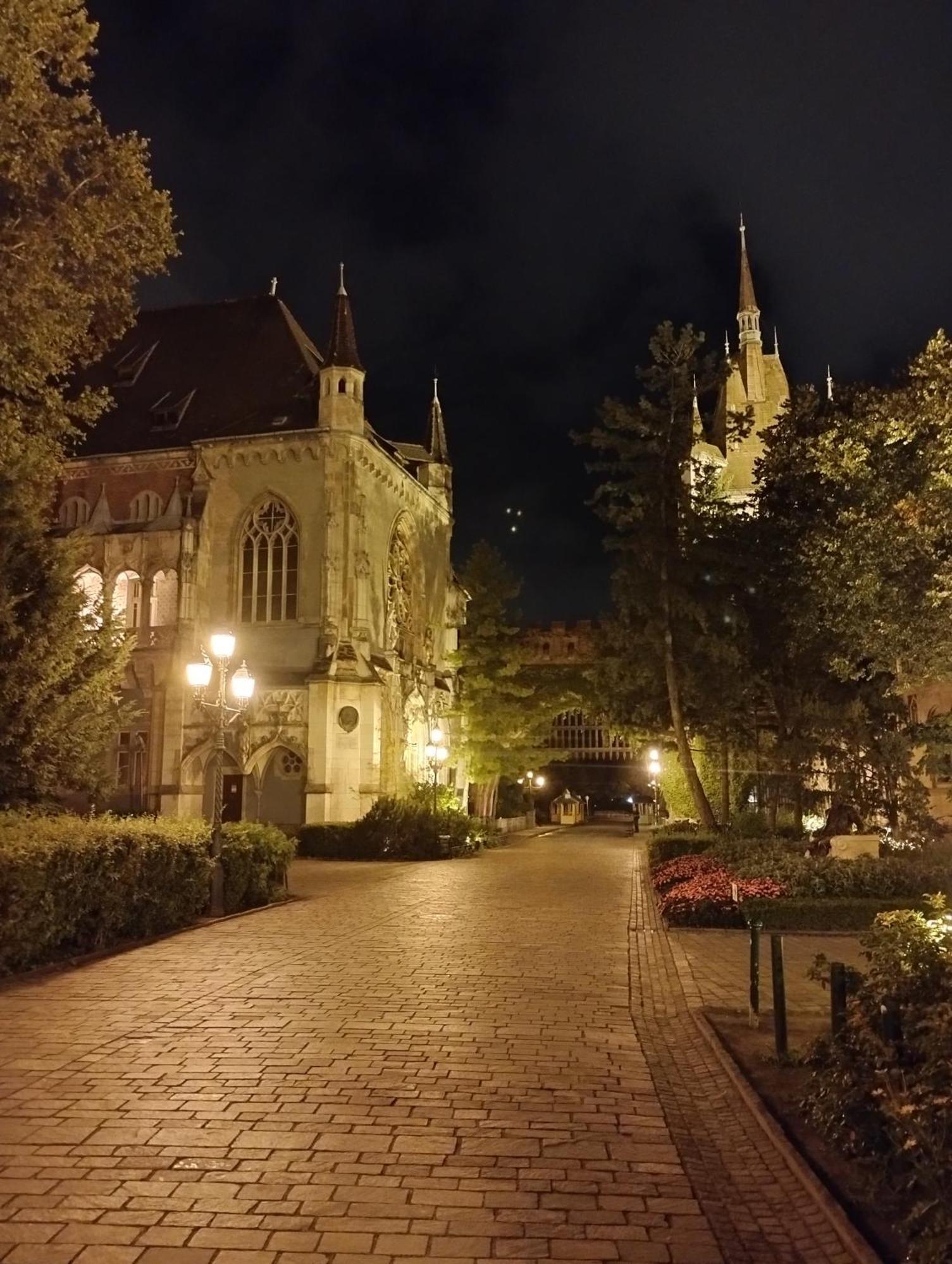 Free Parking Garage! Downtown Apartment Close To New York Cafe Budapest Luaran gambar