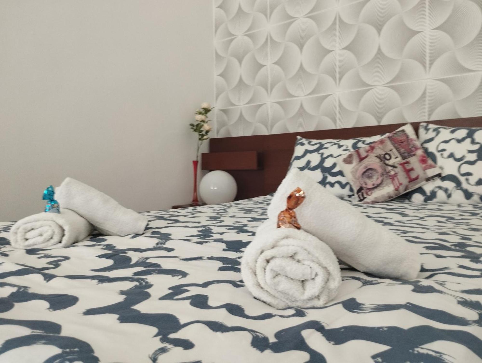 Free Parking Garage! Downtown Apartment Close To New York Cafe Budapest Luaran gambar