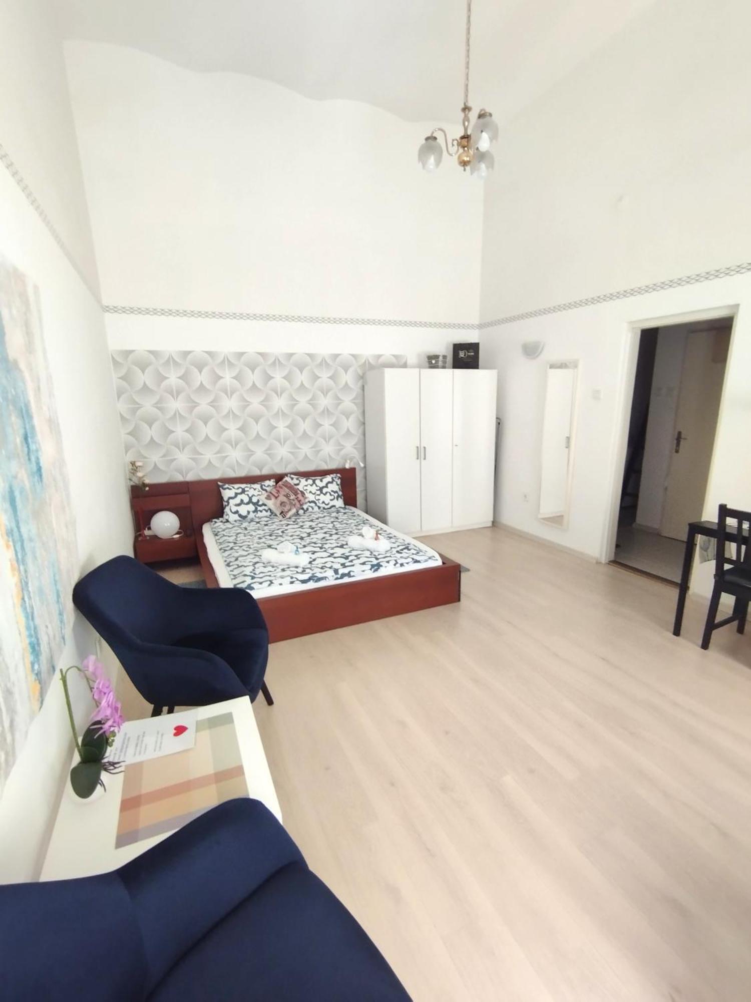 Free Parking Garage! Downtown Apartment Close To New York Cafe Budapest Luaran gambar